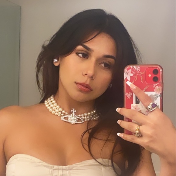 Meet your Posher, Alyssa - Picture 1 of 1